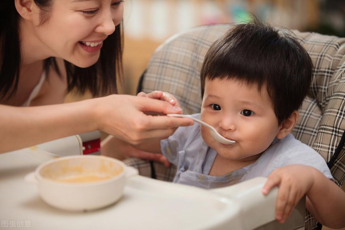 婴儿几个月能吃粥婴儿辅食添加与粥的喂养，婴儿几个月能吃粥？